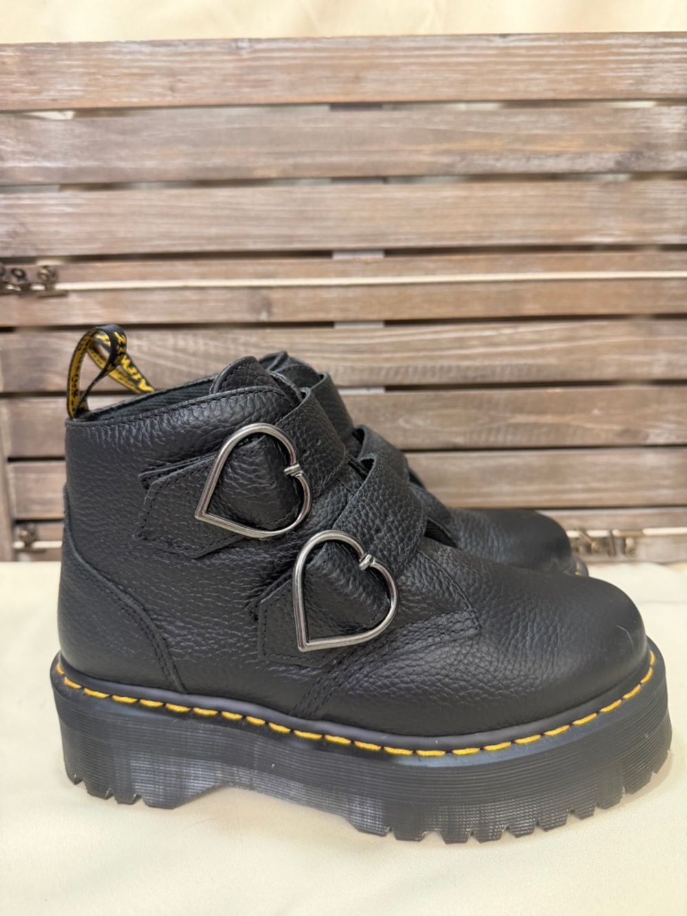 New Devon Heart Doc Marten size 8 leather shoes boots not worn platform
